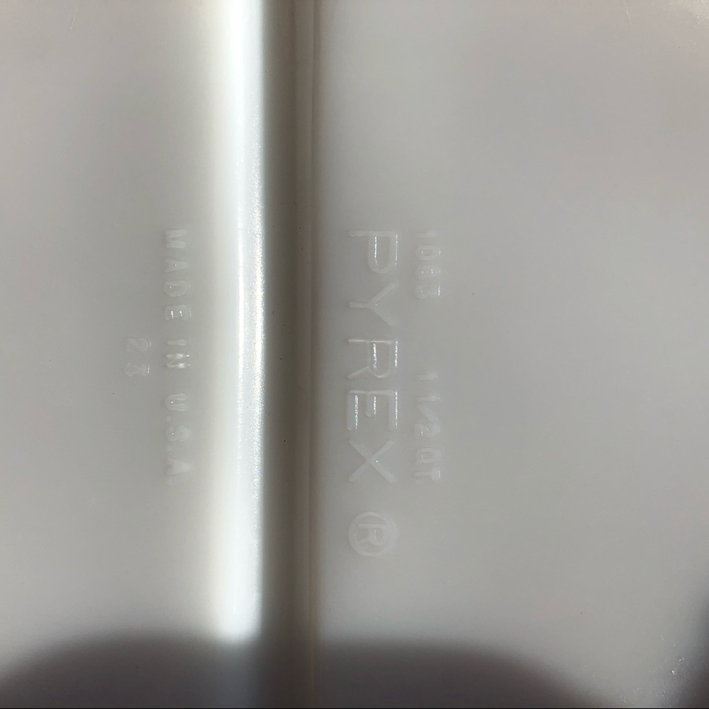 Pyrex Serving Dish - Picture 2 of 3